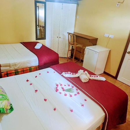 Sunset Lane Hotel Laborie Room photo
